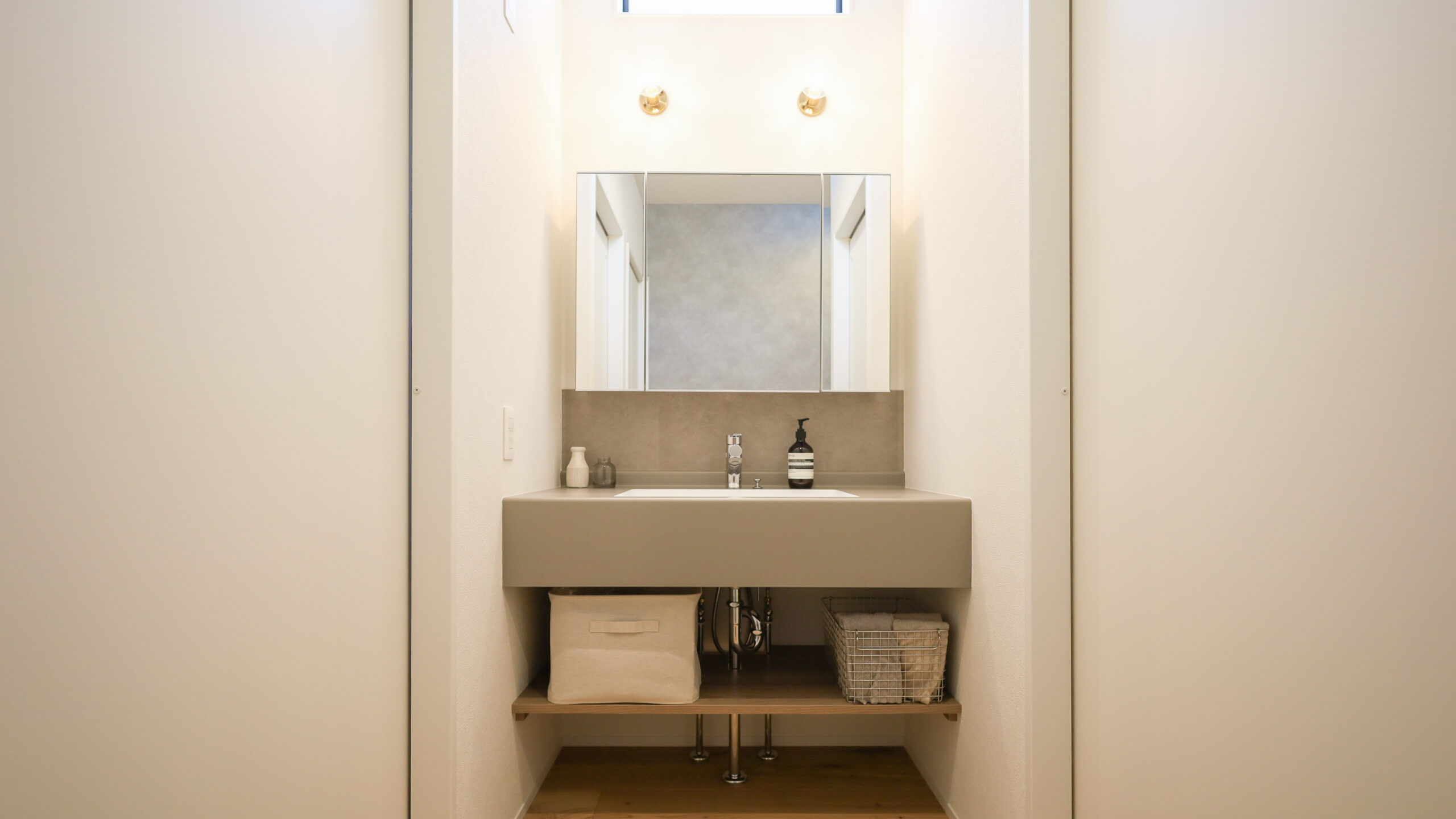 ［造作洗面］ナチュラルなくすみカラーで合わせた造作洗面