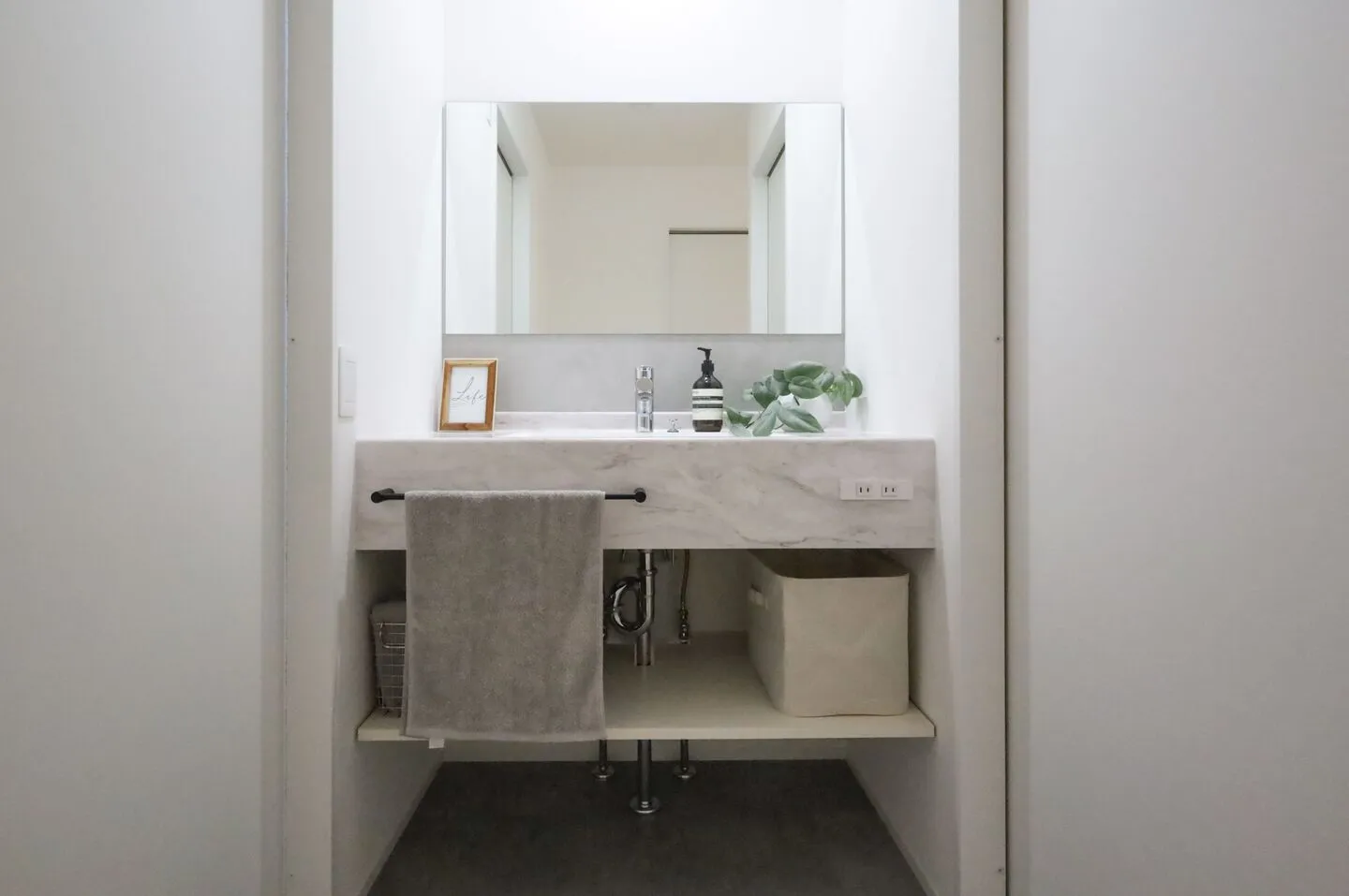 ［造作洗面］シンプルで清潔感のあるホテルライクな洗面。