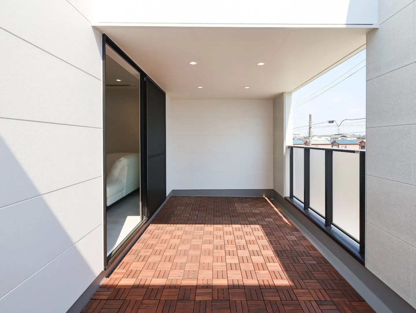 ［バルコニー］2Fリビングに続く約11帖の広々としたバルコニー。